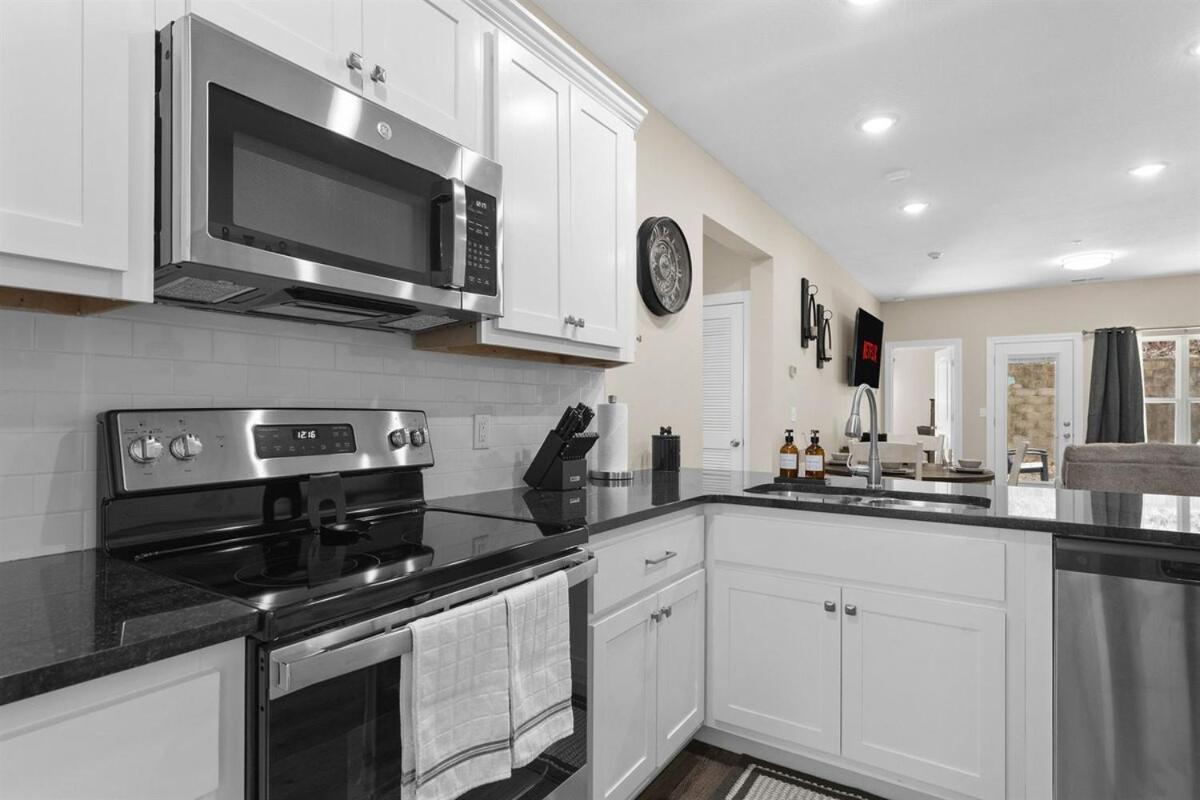 Spring Special No Dog Fee New Listing No Steps King Beds Apartment