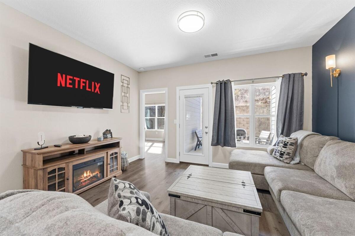 Spring Special No Dog Fee New Listing No Steps King Beds Apartment *