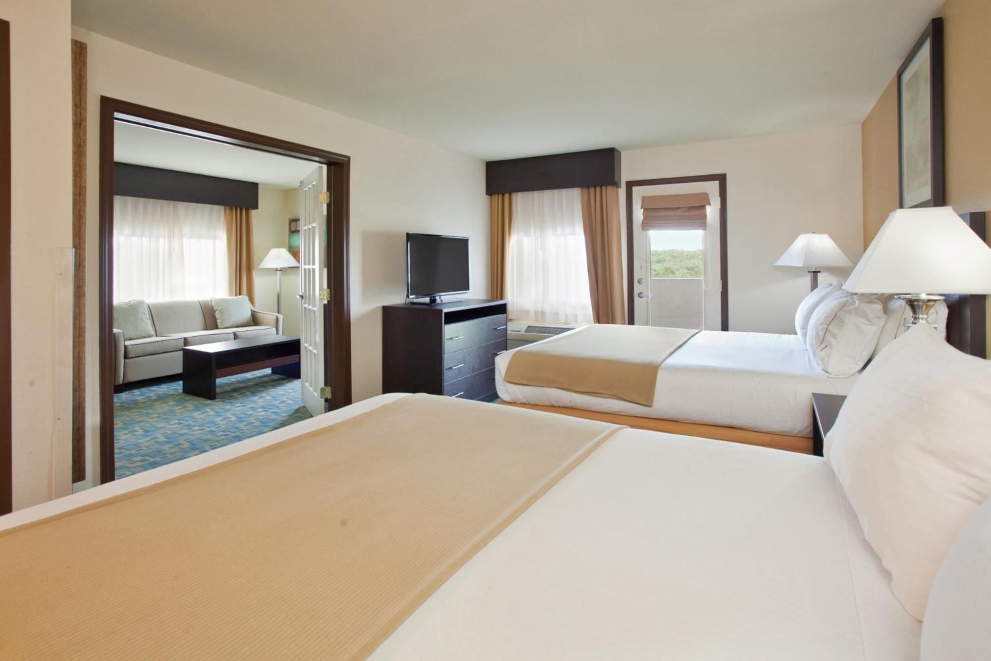 Hotel Express & 76 By Ihg 2*
