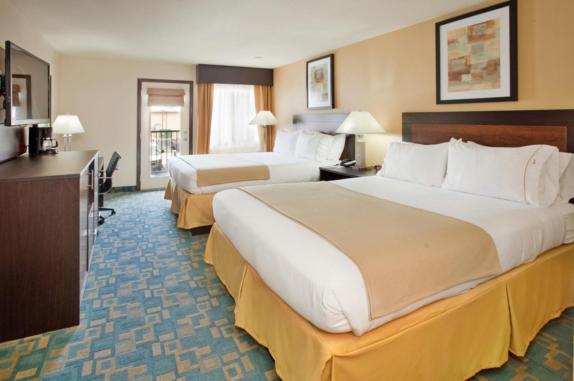 Express & 76 By Ihg Hotel
