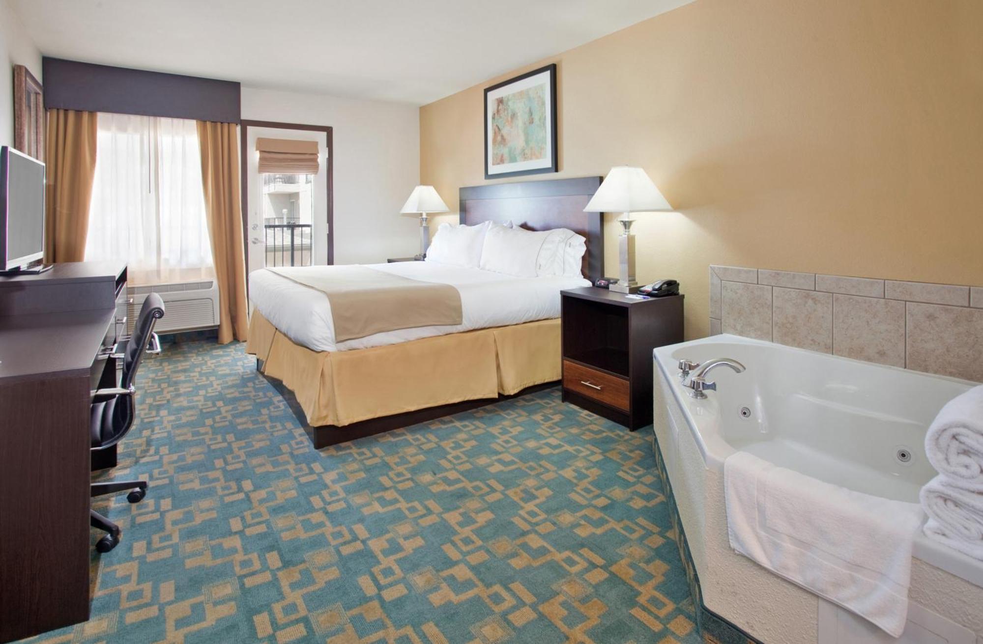 Hotel Express & 76 By Ihg 2*