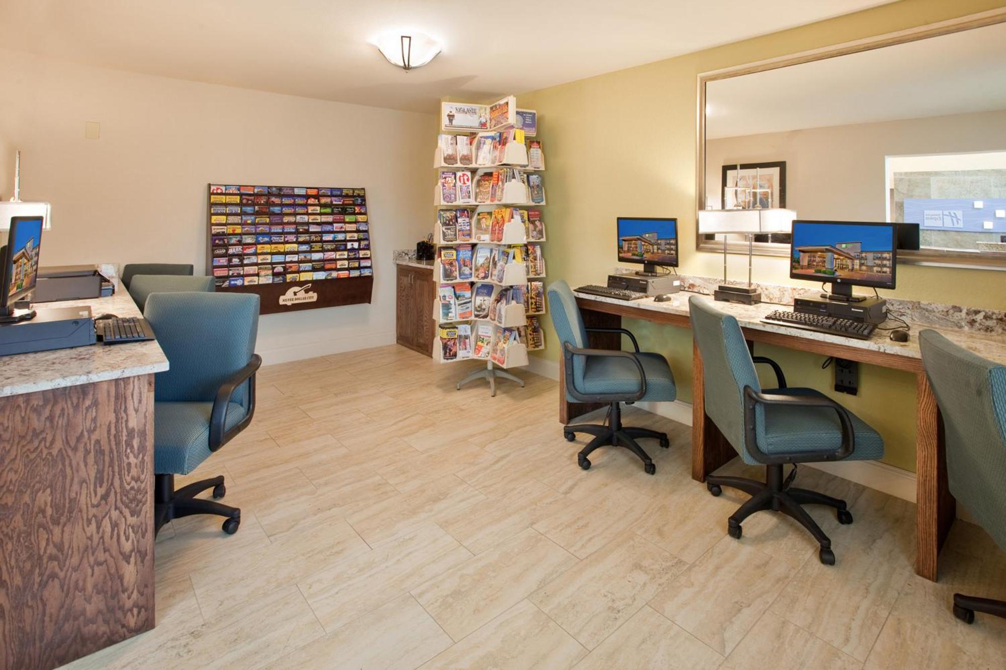Hotel Express & 76 By Ihg Branson