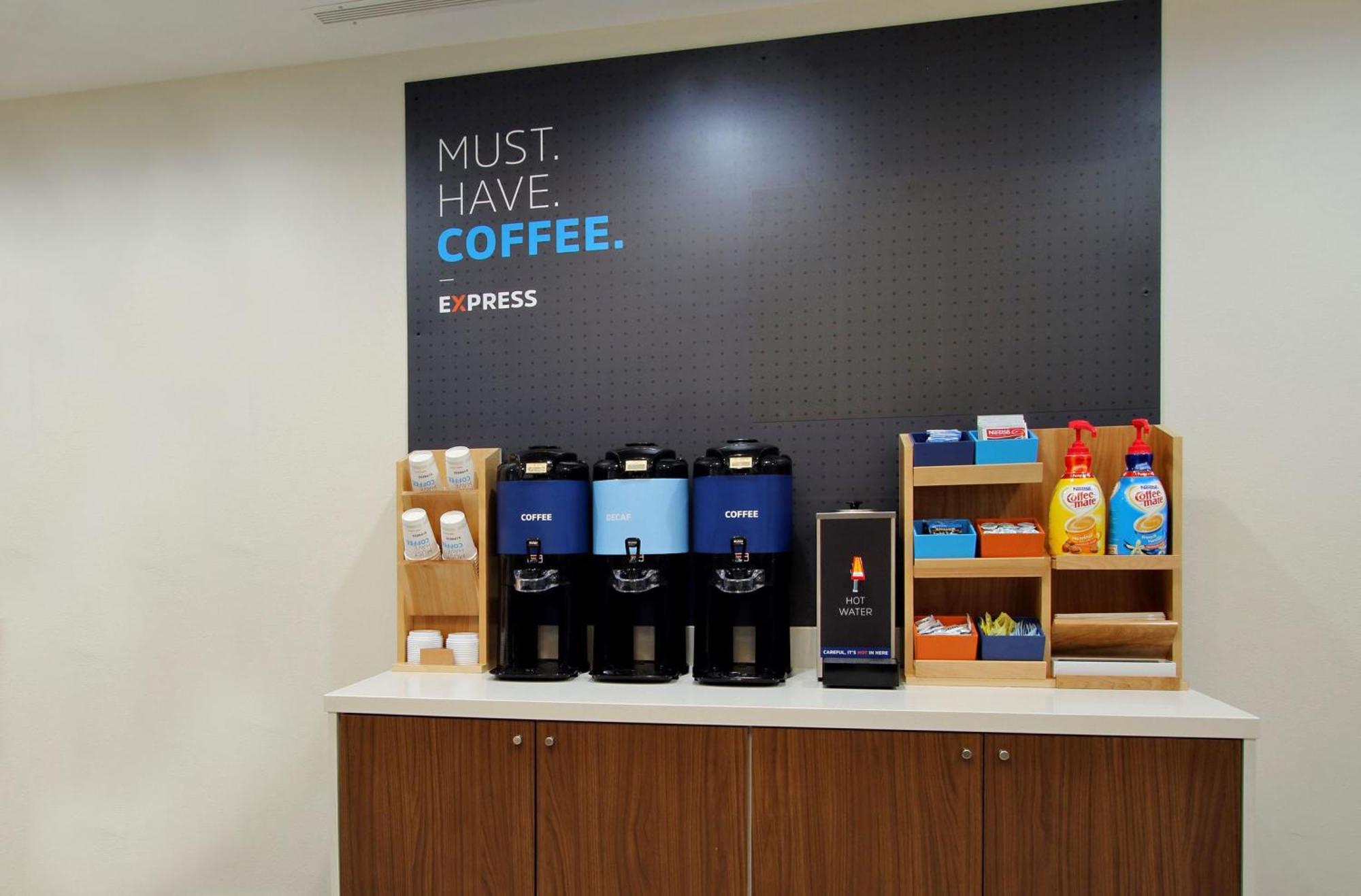 Express & 76 By Ihg 2*