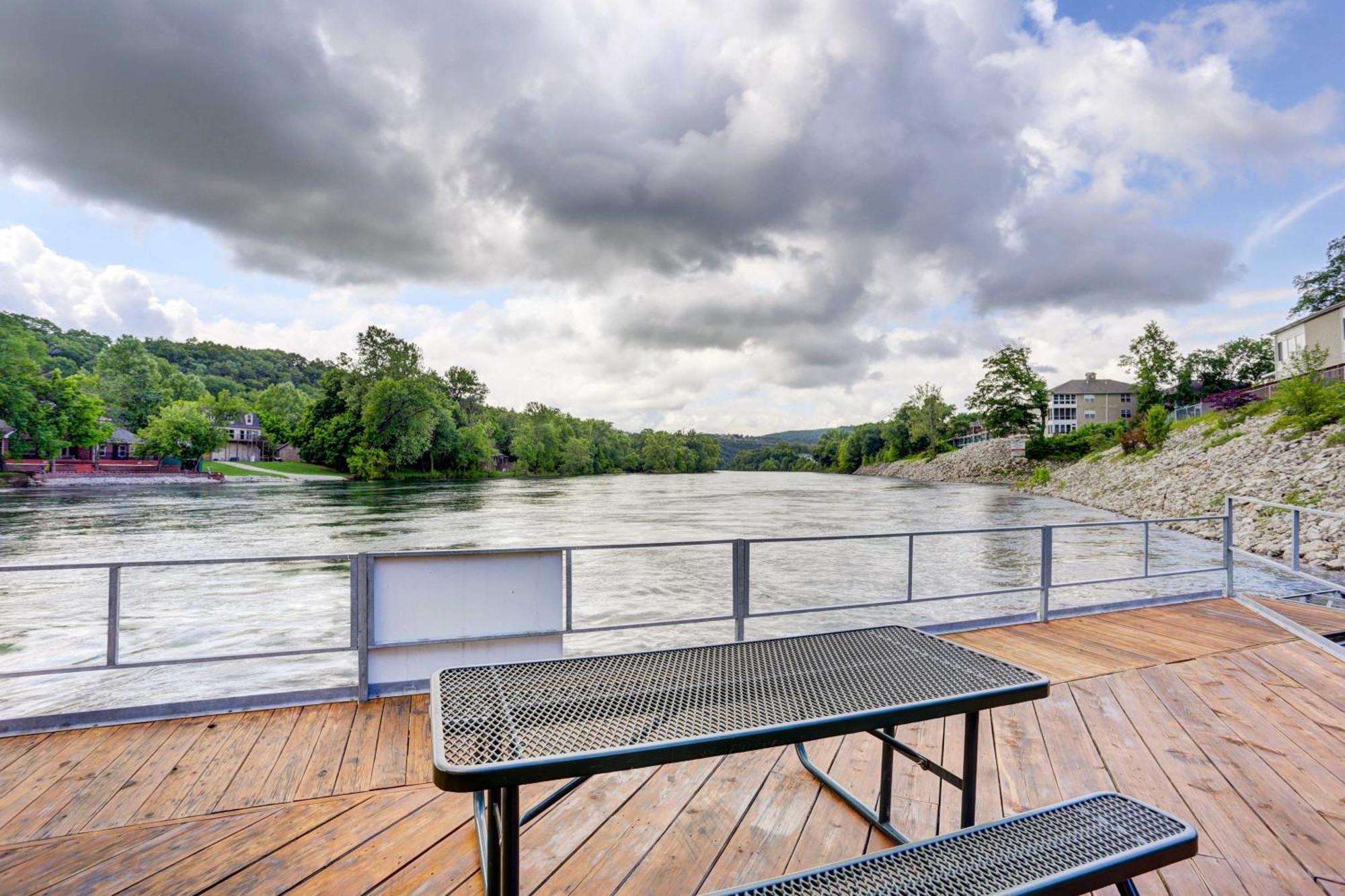 Updated Taneycomo With Screened Porch! Apartment Branson
