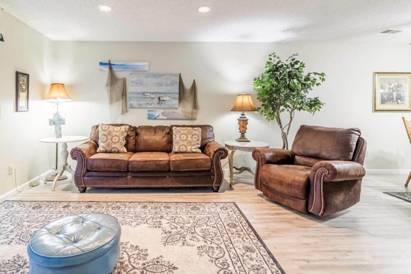 On Thousand Hills Golf Course With Indoor Pool And Hot Tub Apartment