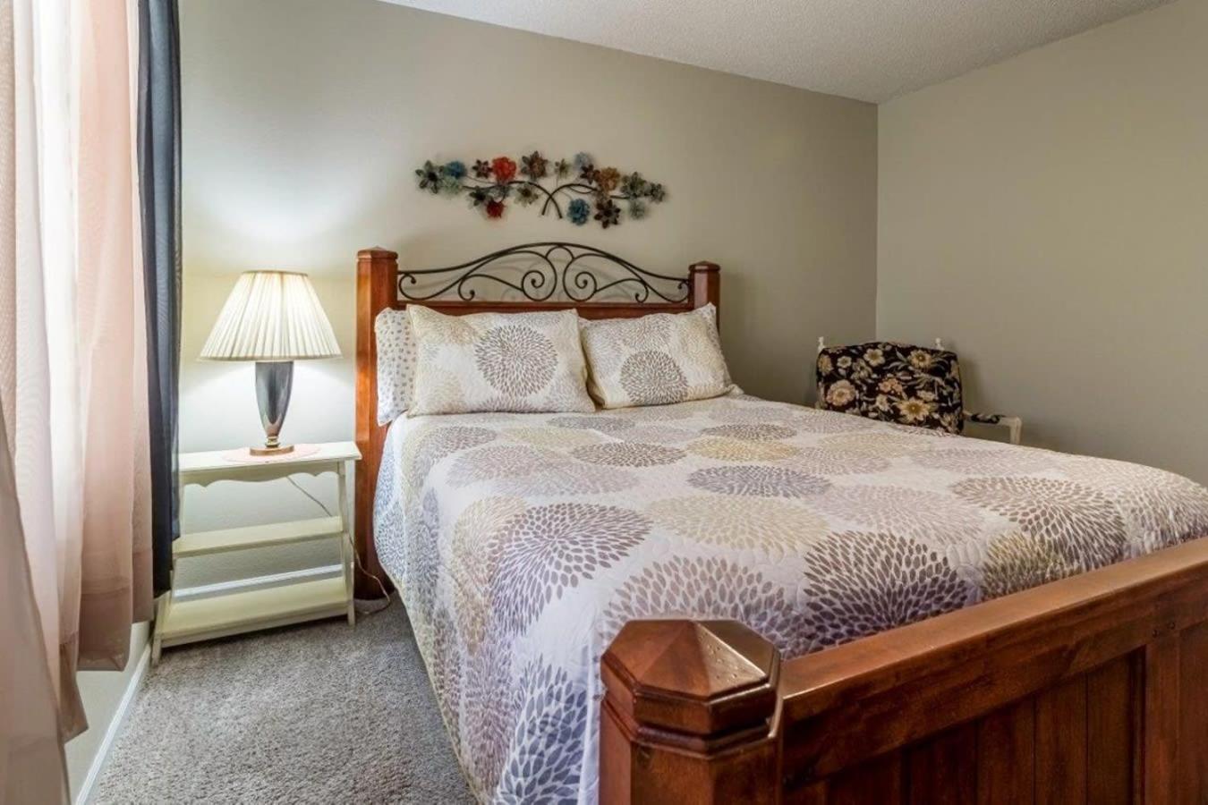 Apartment On Thousand Hills Golf Course With Indoor Pool And Hot Tub *