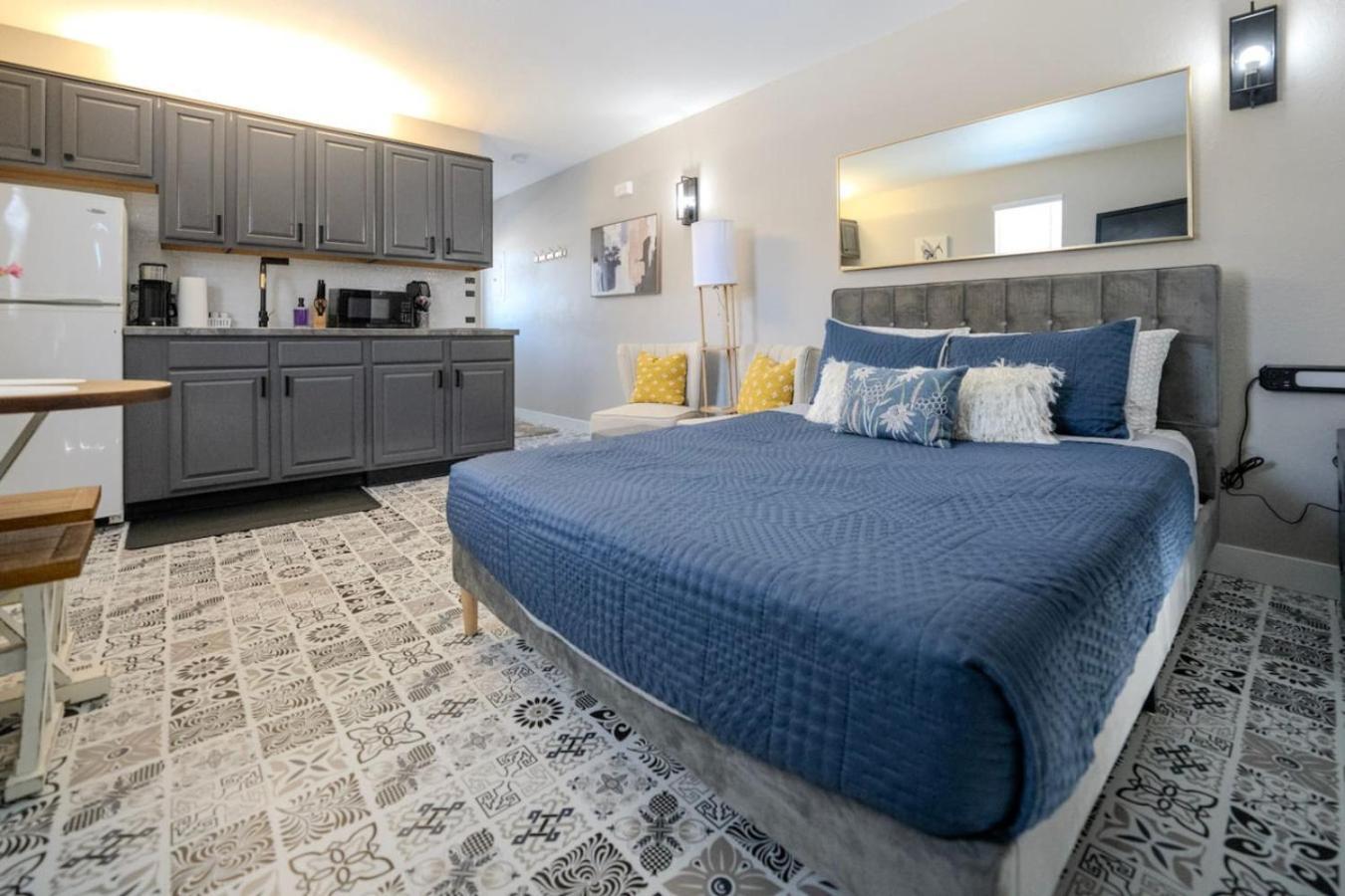 Holiday home Corner, Floor, Fall Creek, Convenient To 76 *