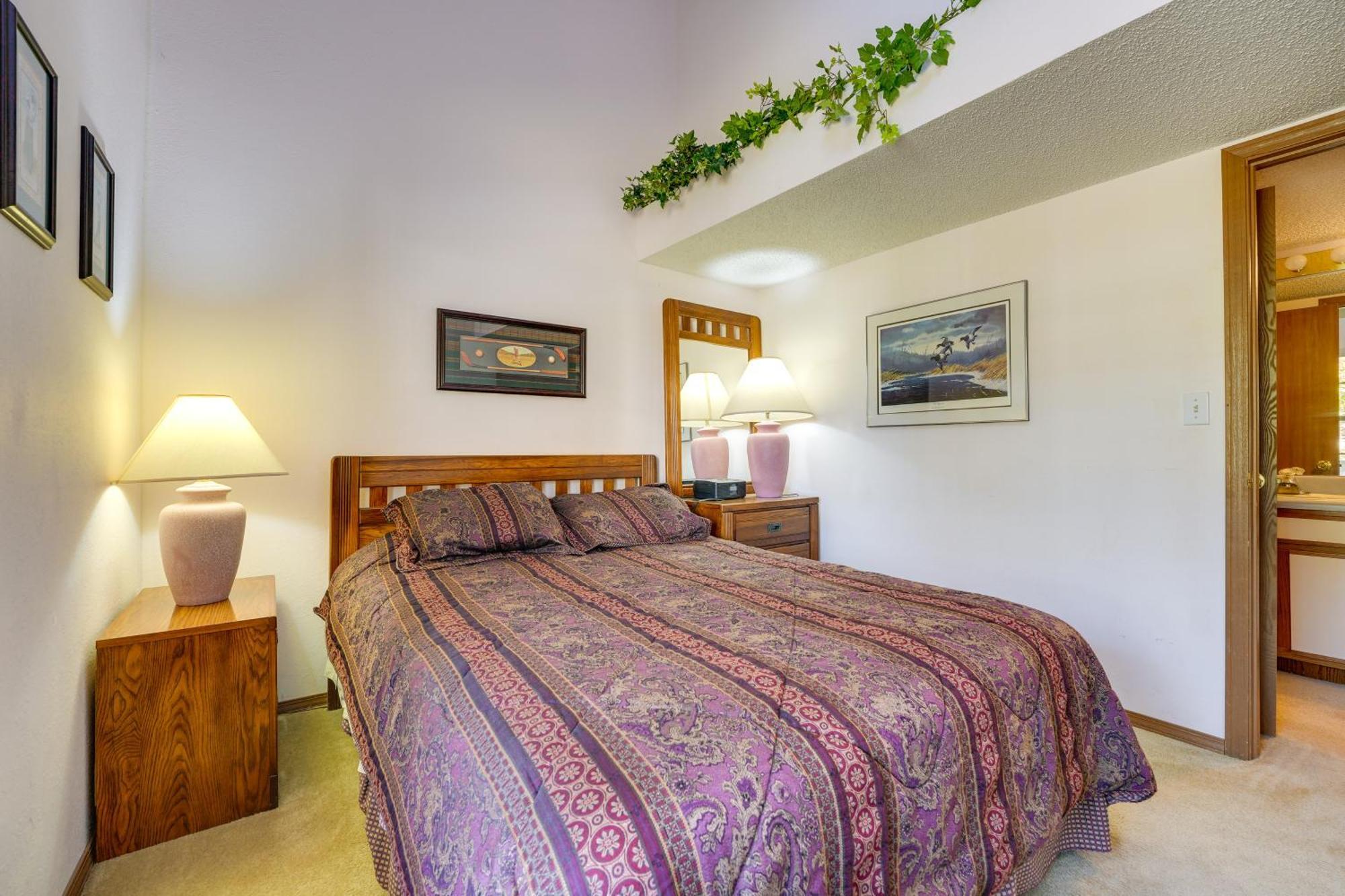 Cozy With Golf Course View In Branson! *