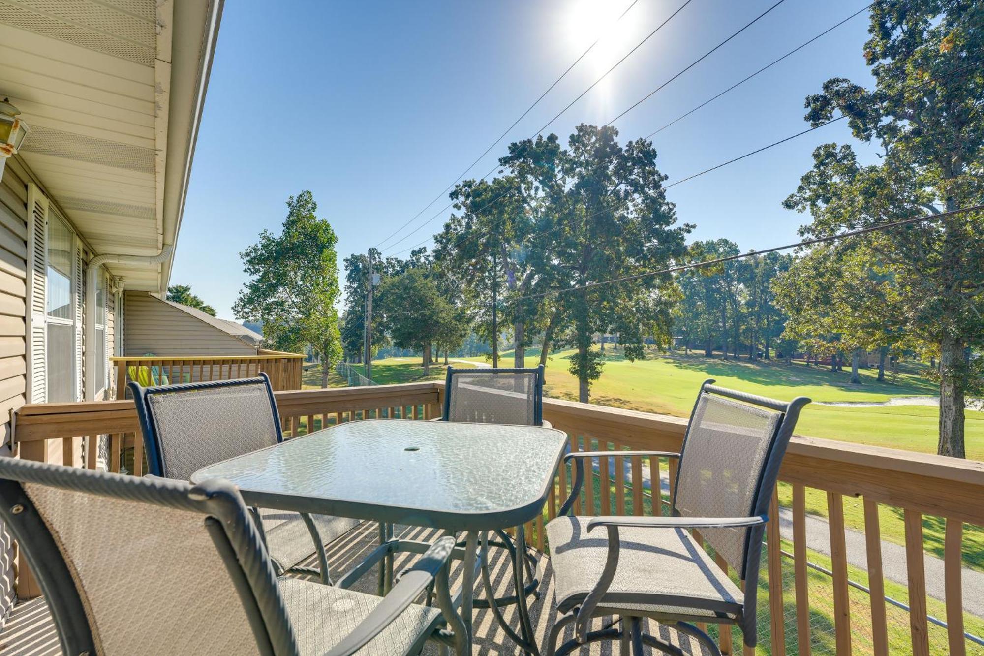 Apartment Cozy With Golf Course View In Branson!