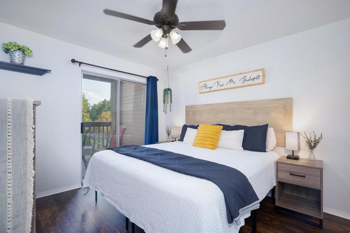 Spring Break Special! By Sdc, On Lake, Big Deck 20-1 Apartment *