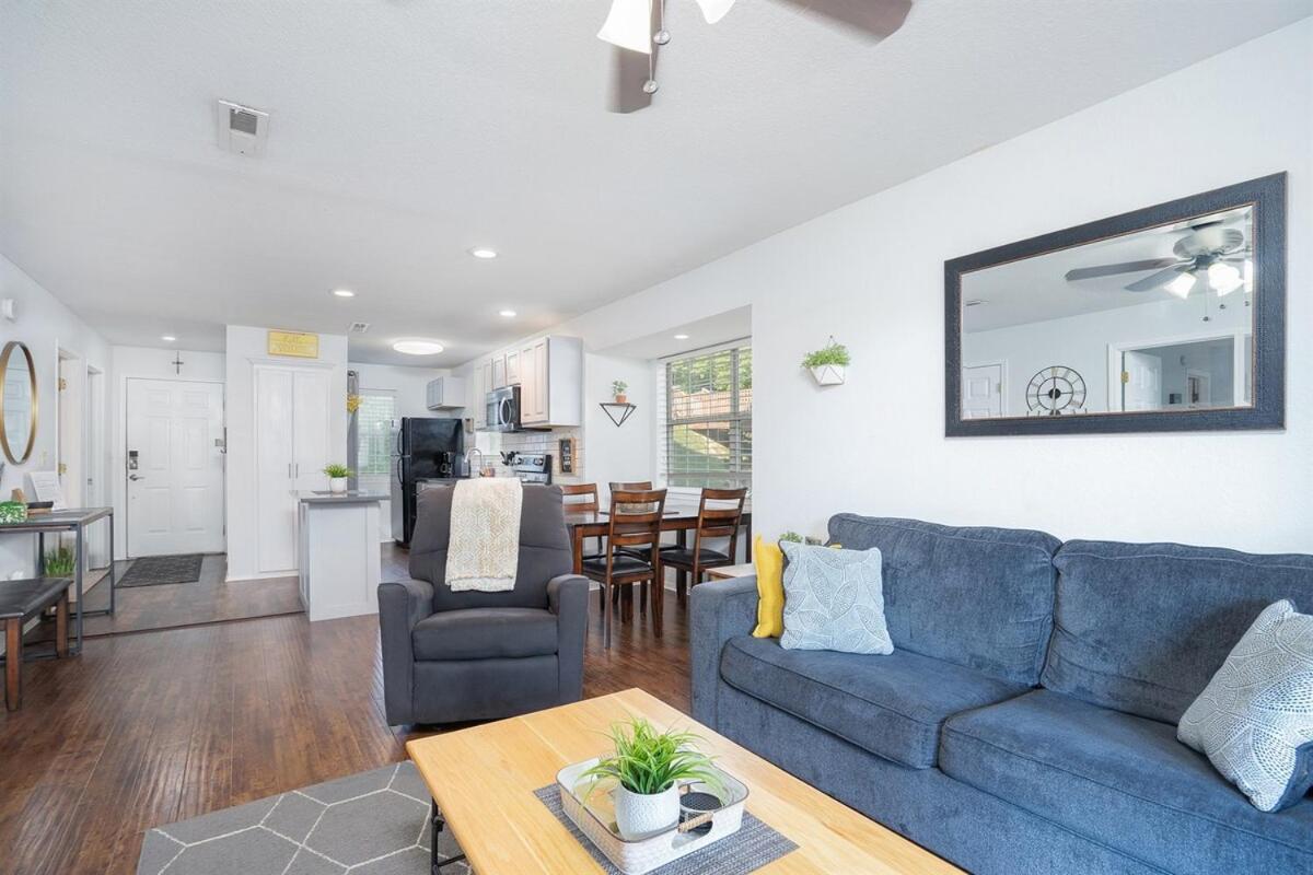 Apartment Spring Break Special! By Sdc, On Lake, Big Deck 20-1 *