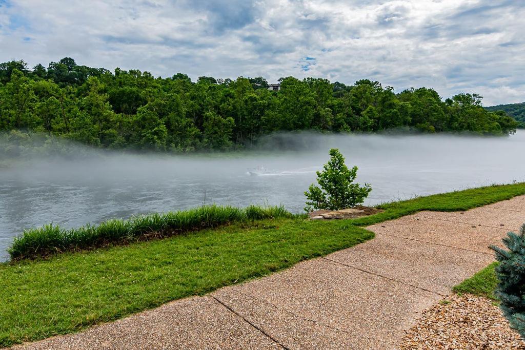 Cozy Lodge-private Hot Tub-walk To Taneycomo-free Attraction Tickets Branson