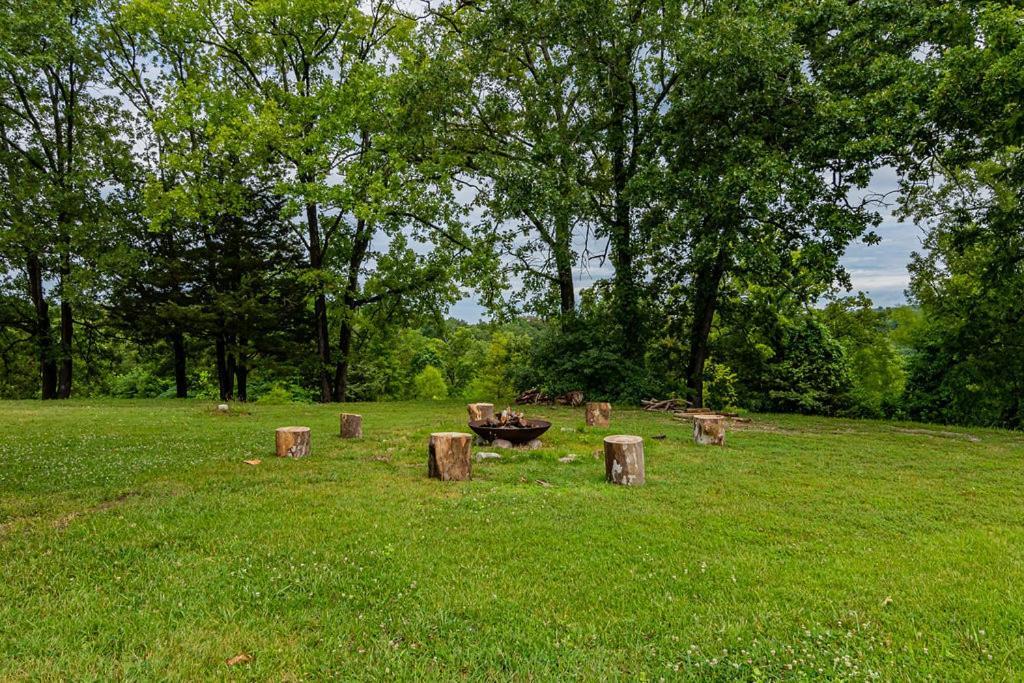Cozy Lodge-private Hot Tub-walk To Taneycomo-free Attraction Tickets Branson