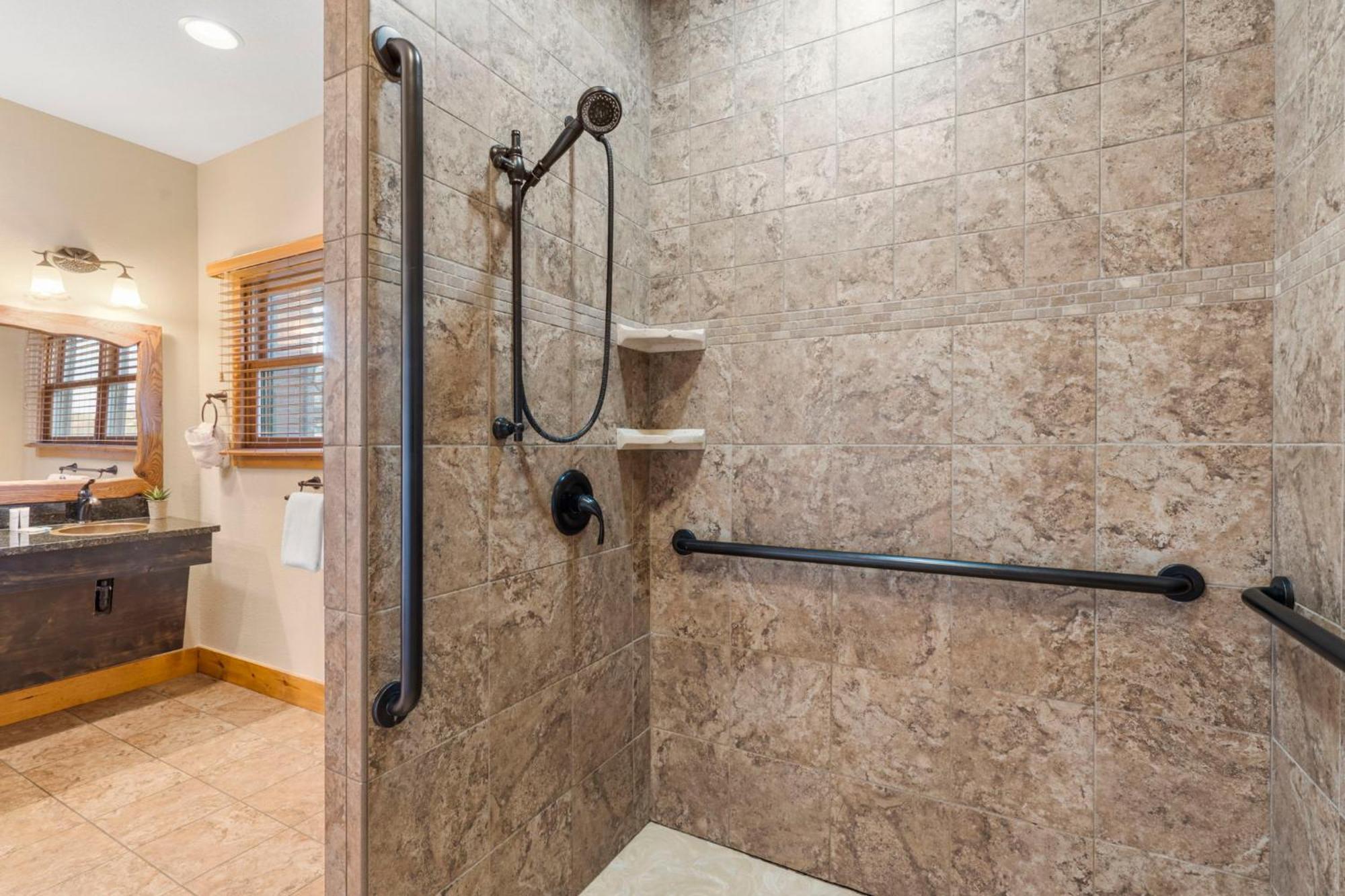 Cozy Lodge-private Hot Tub-walk To Taneycomo-free Attraction Tickets Holiday home *