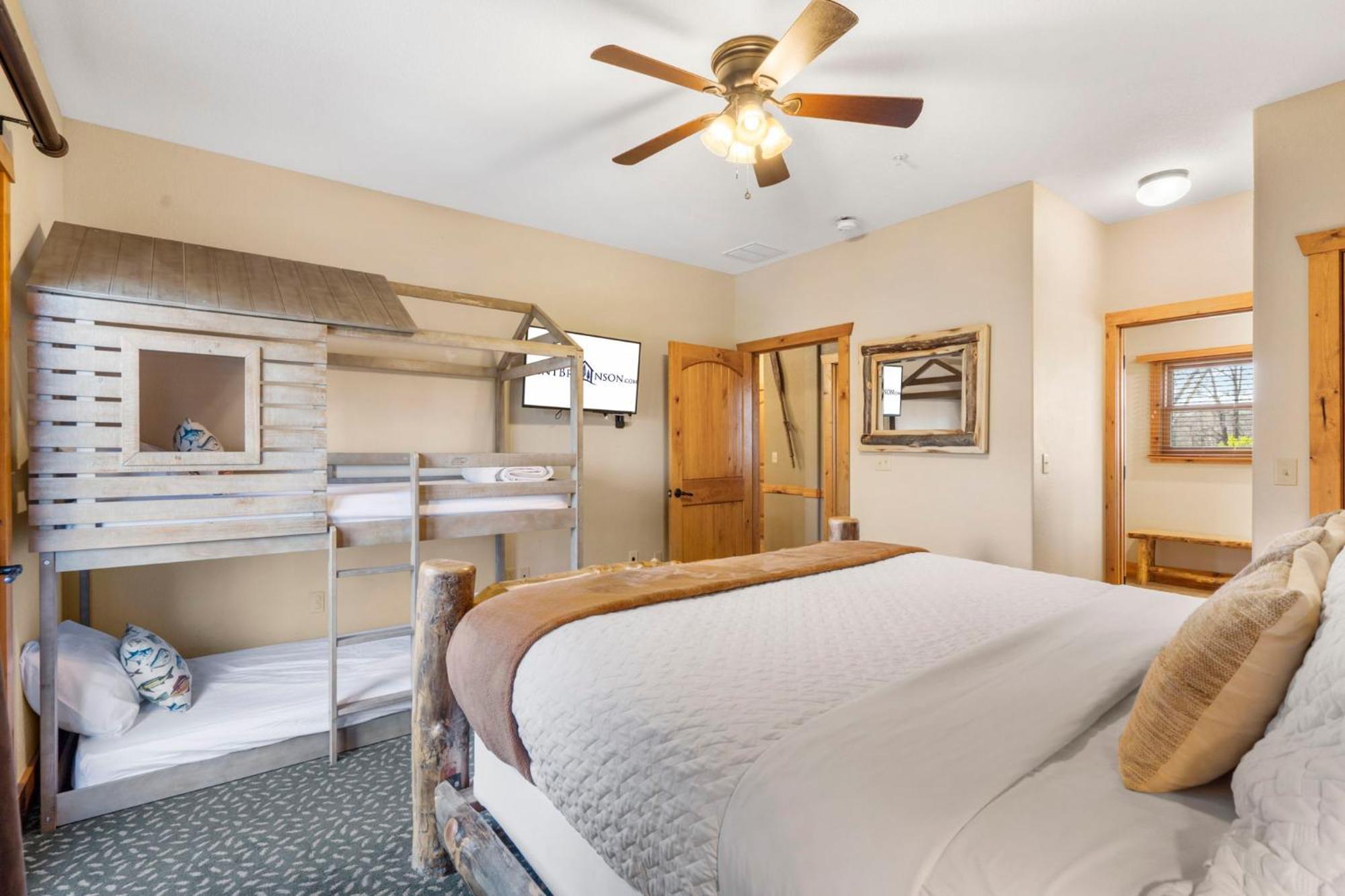 Cozy Lodge-private Hot Tub-walk To Taneycomo-free Attraction Tickets Holiday home Branson