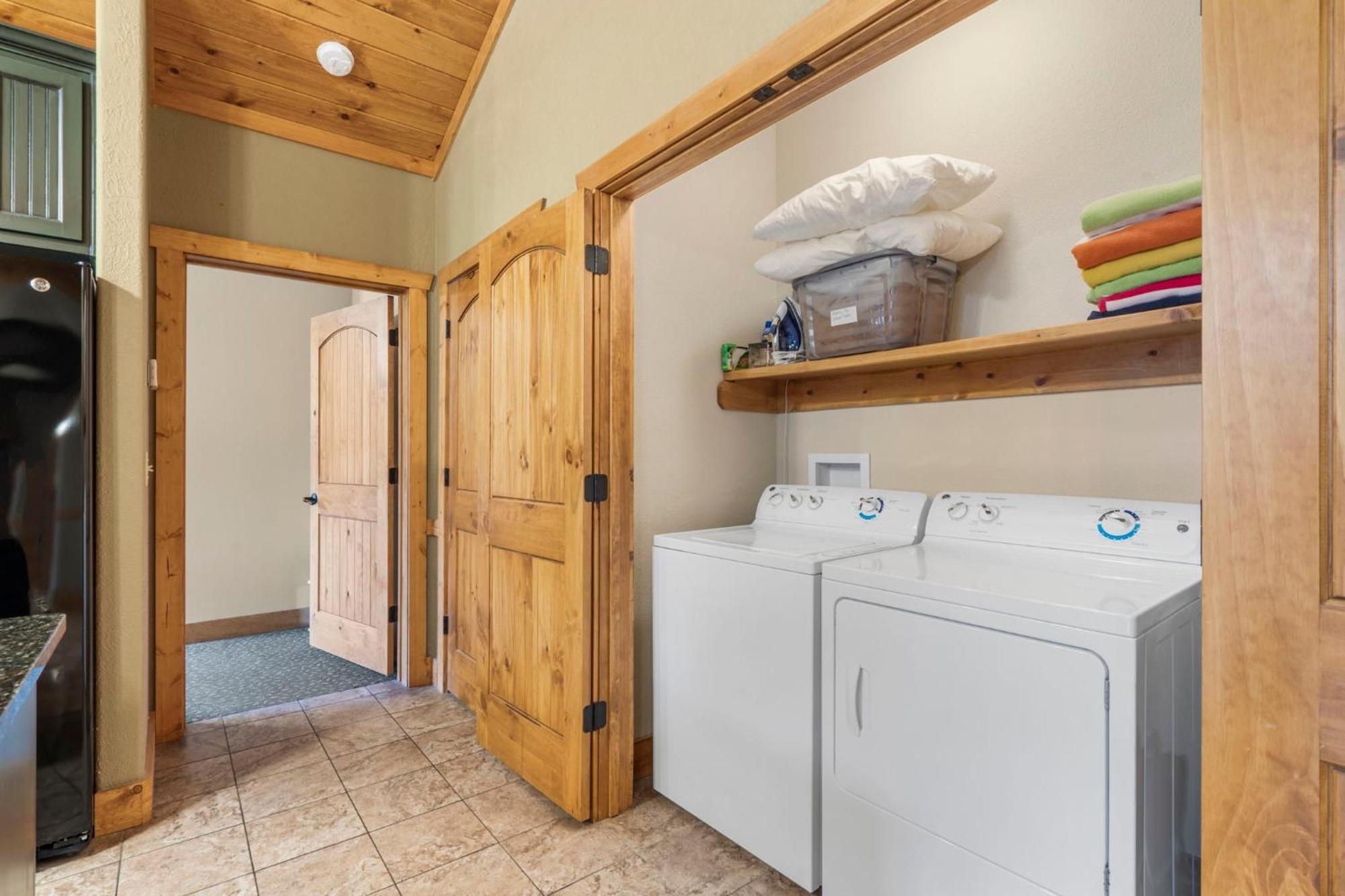 Cozy Lodge-private Hot Tub-walk To Taneycomo-free Attraction Tickets Branson