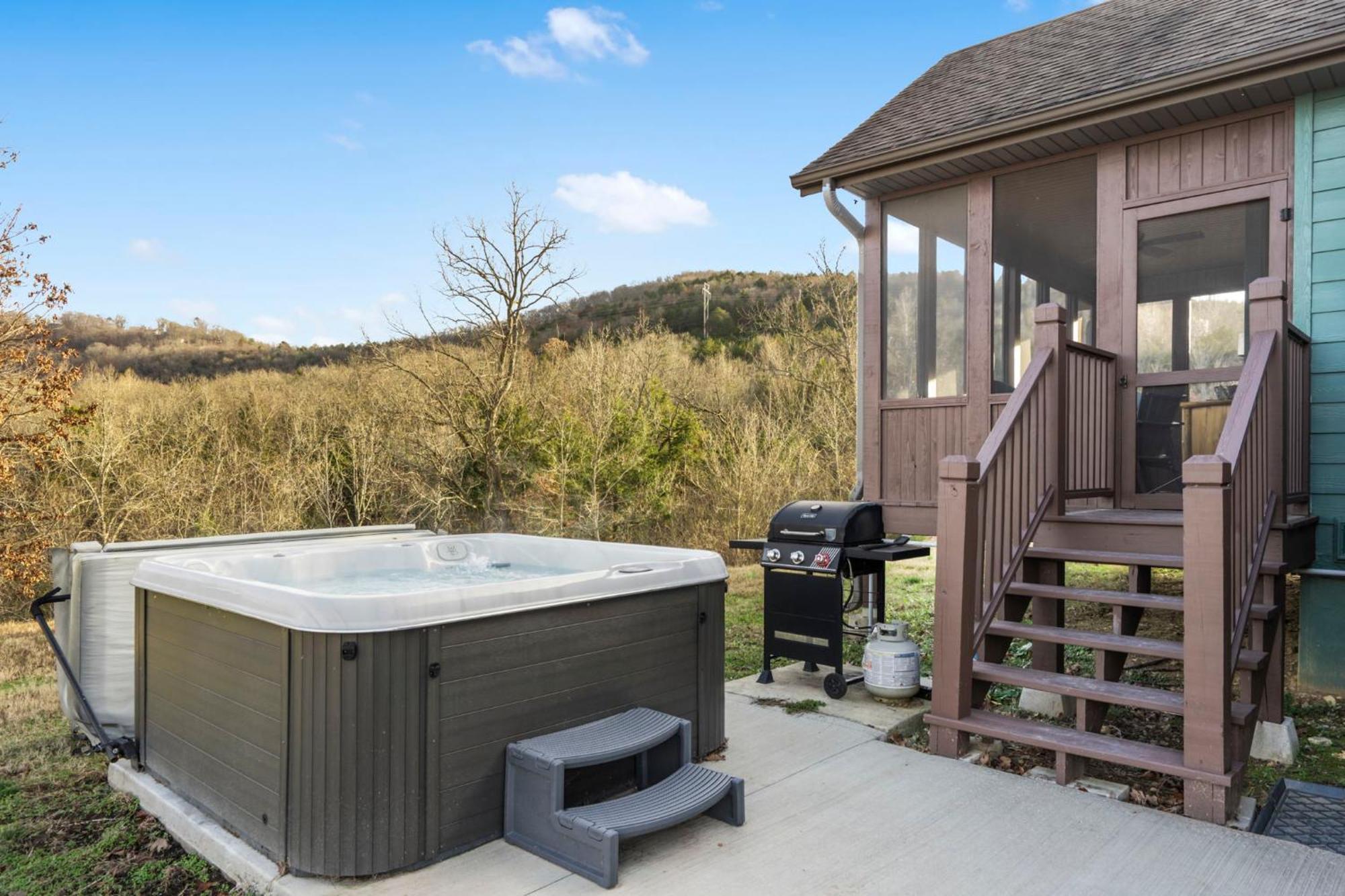 Cozy Lodge-private Hot Tub-walk To Taneycomo-free Attraction Tickets