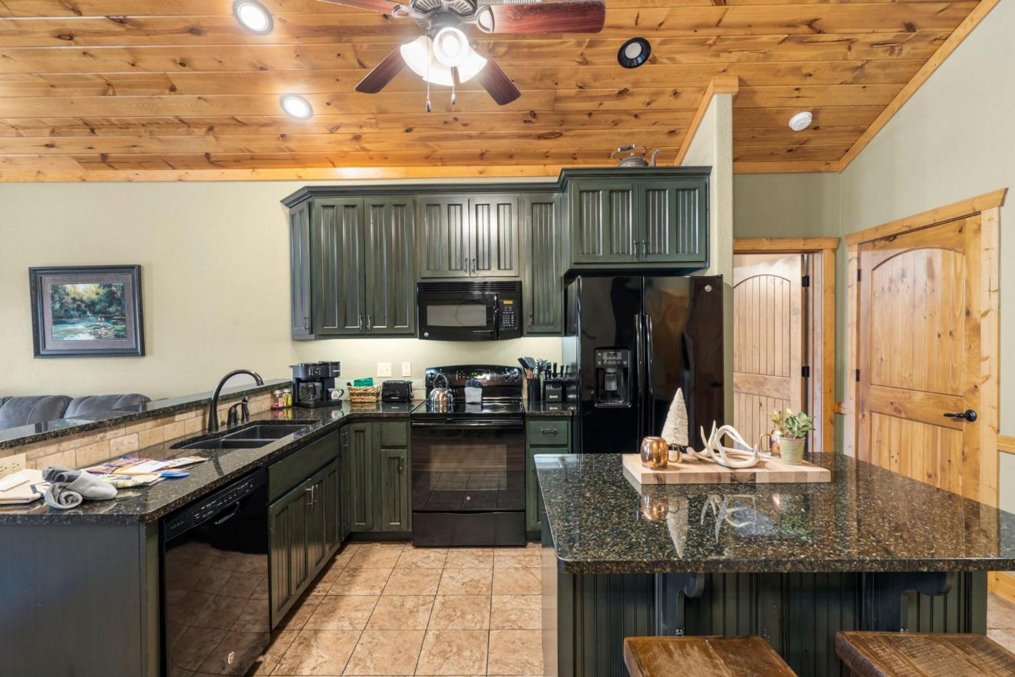 Holiday home Cozy Lodge-private Hot Tub-walk To Taneycomo-free Attraction Tickets *