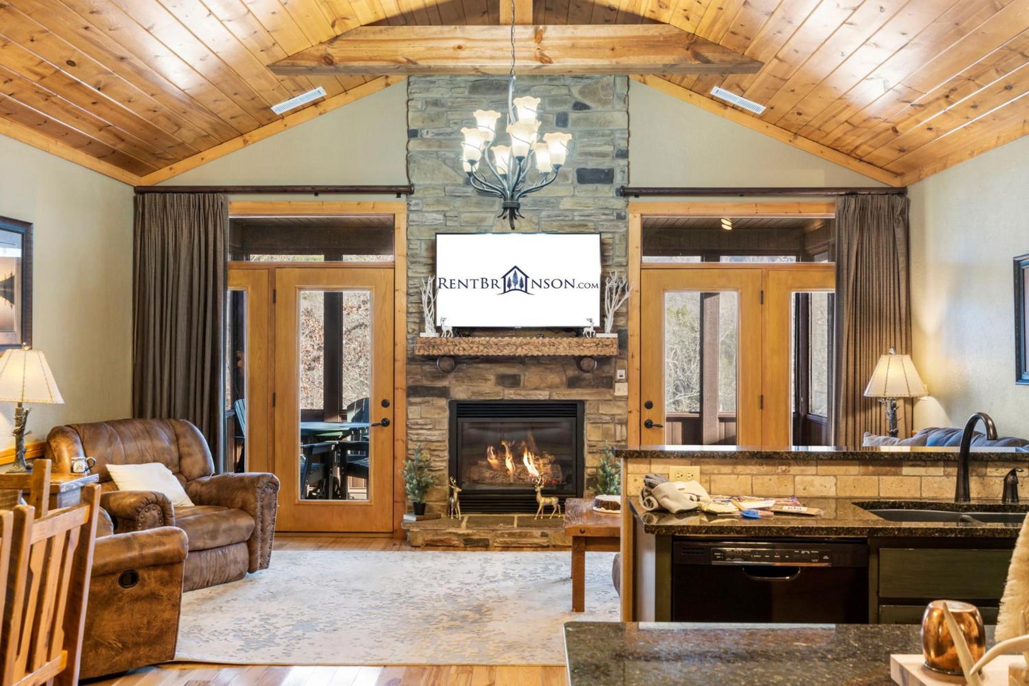 Cozy Lodge-private Hot Tub-walk To Taneycomo-free Attraction Tickets