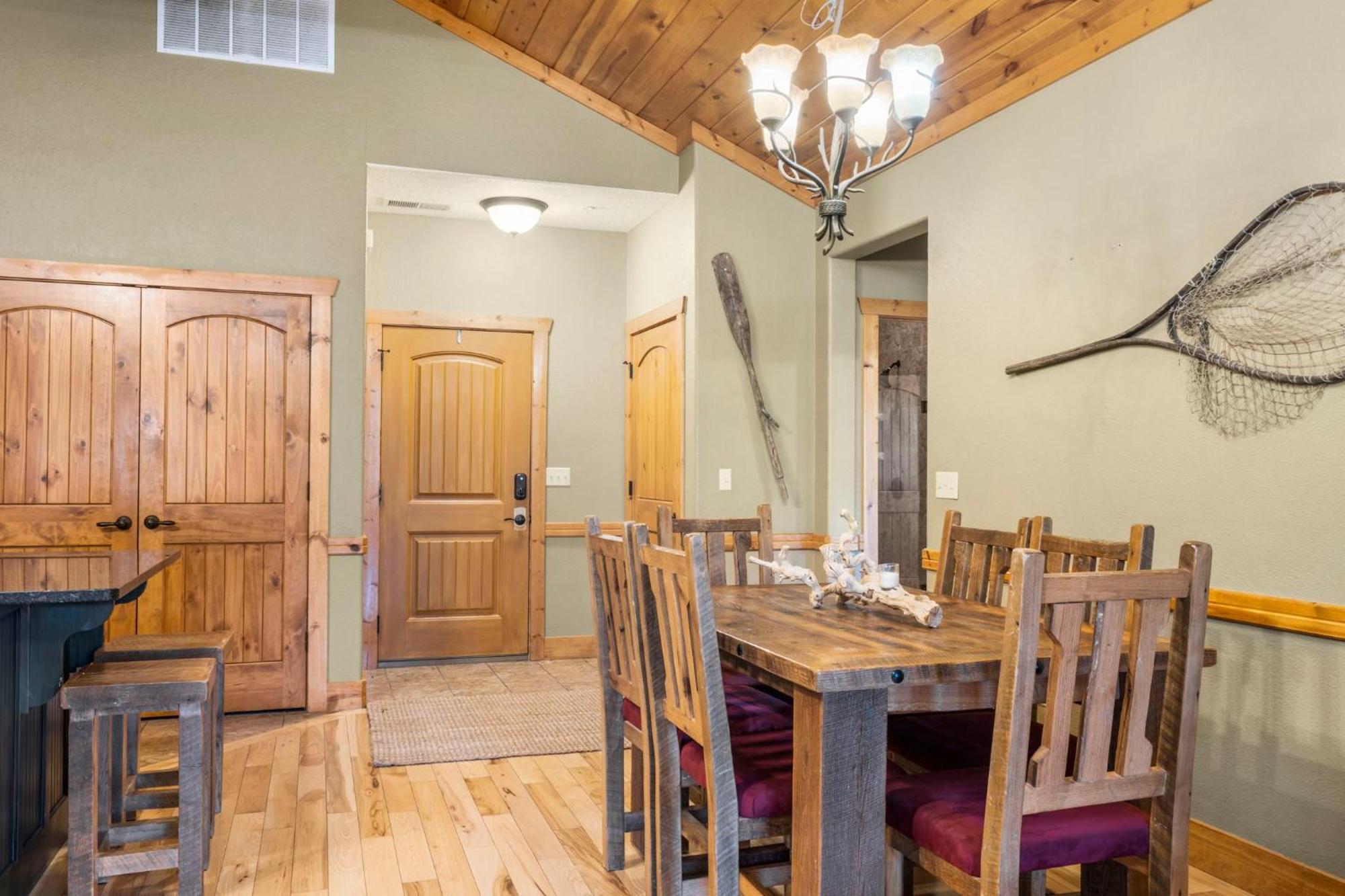Holiday home Cozy Lodge-private Hot Tub-walk To Taneycomo-free Attraction Tickets Branson