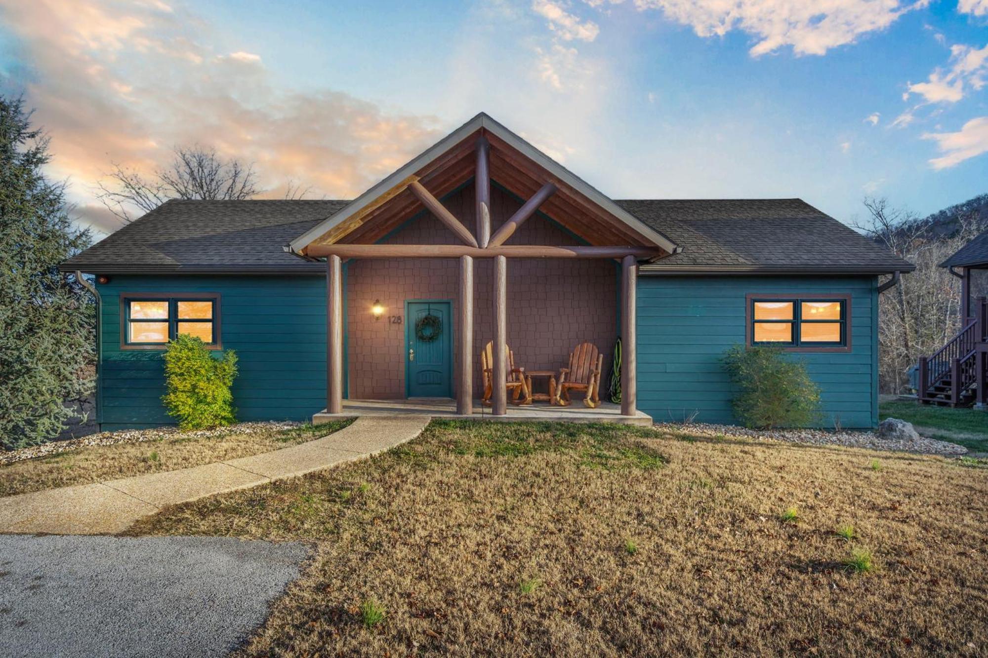 Cozy Lodge-private Hot Tub-walk To Taneycomo-free Attraction Tickets *