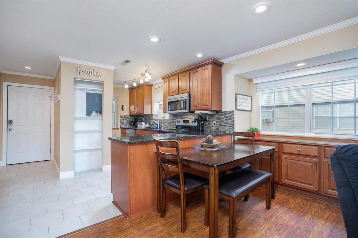 Apartment Spring Break Special! By Sdc I Big Deck I On I 19-2 *