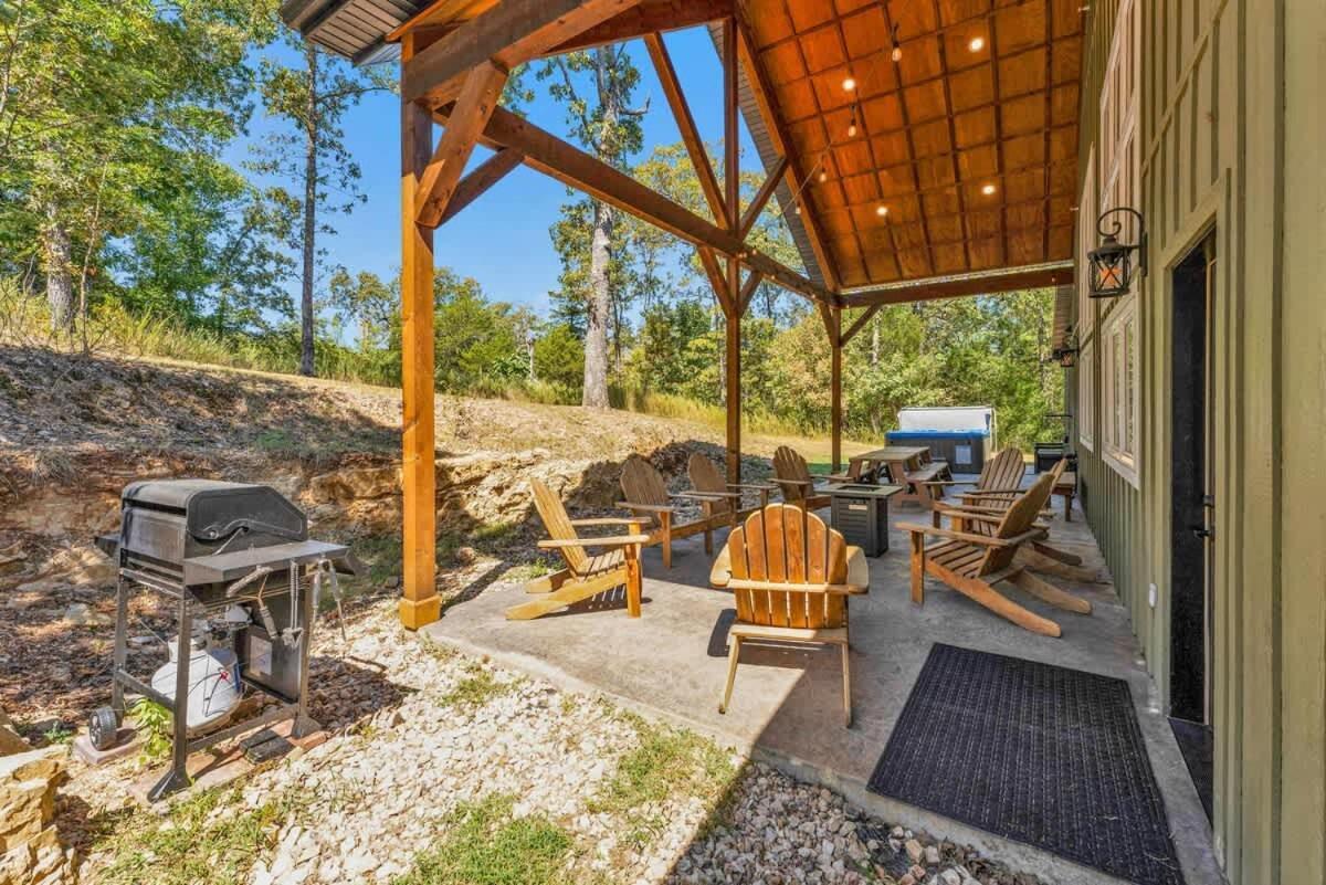 Holiday home 8-bedroom Retreat- Hot Tub & Porch Swings Branson