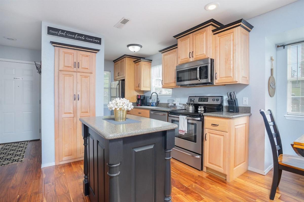 Apartment Spring Break Special! View, Sdc, No Stairs, 9-3