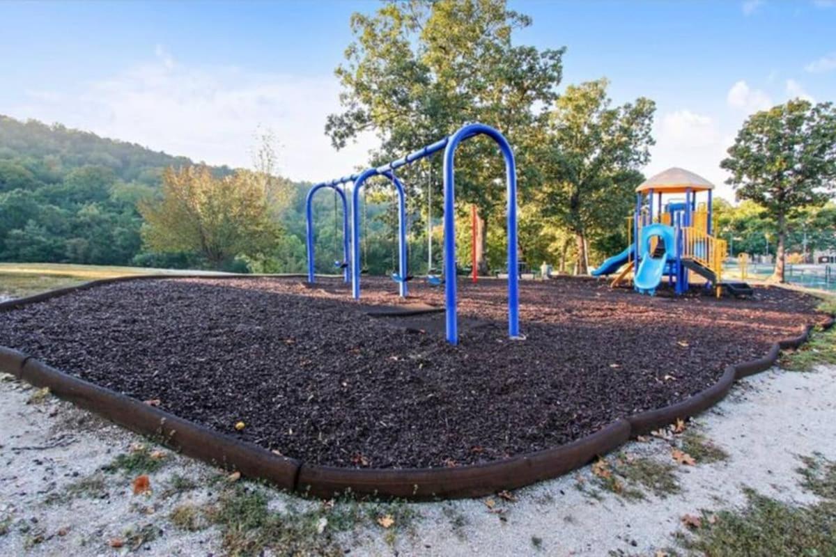 Apartment Spring Break Special! View, Sdc, No Stairs, 9-3