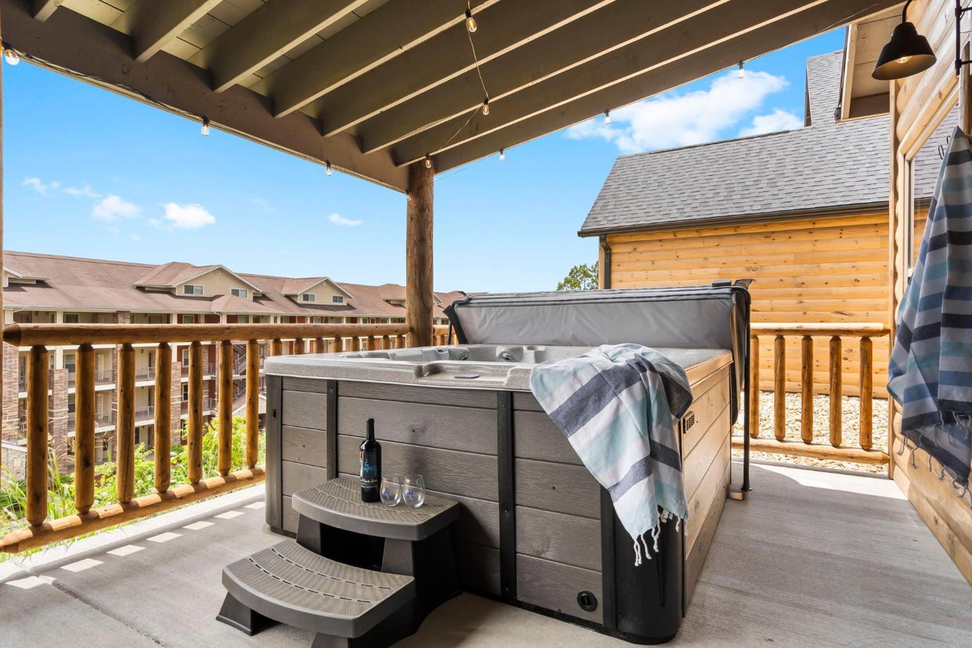 New Log Cabin, Free Local Attraction Tickets Daily, Ozark Views, Cmty Amenities! Holiday home