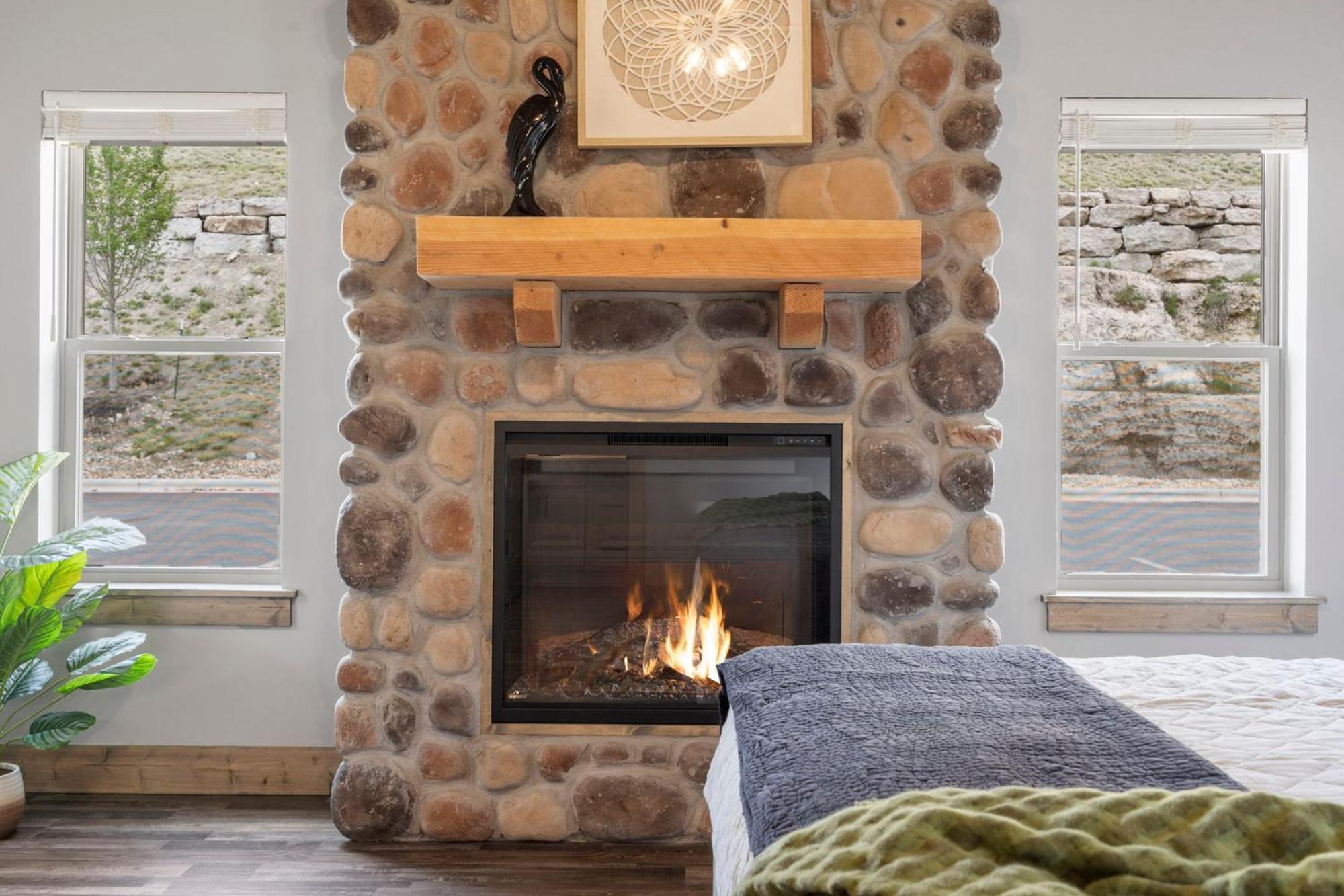 New Log Cabin, Free Local Attraction Tickets Daily, Ozark Views, Cmty Amenities! Branson