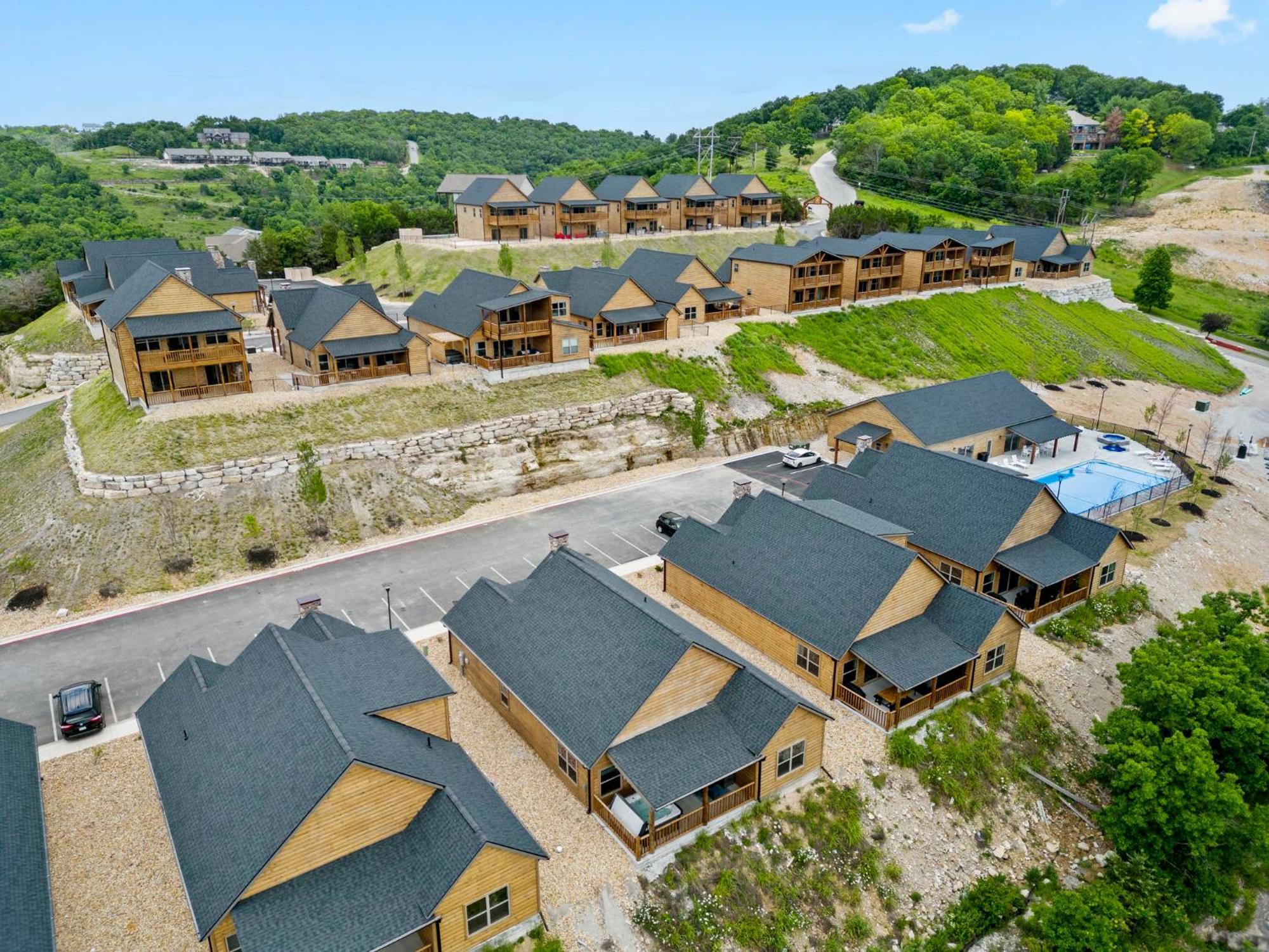New Log Cabin, Free Local Attraction Tickets Daily, Ozark Views, Cmty Amenities! * Branson