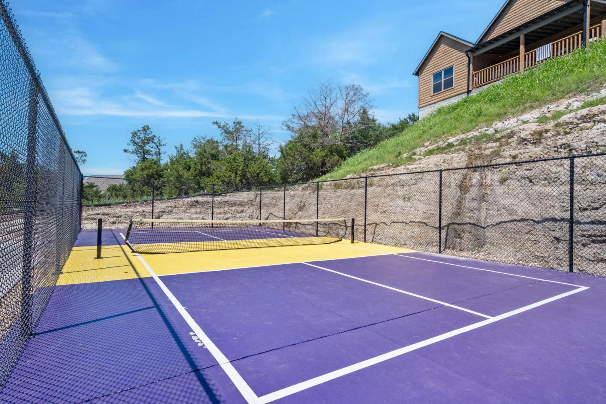New Log Cabin, Free Local Attraction Tickets Daily, Ozark Views, Cmty Amenities! *