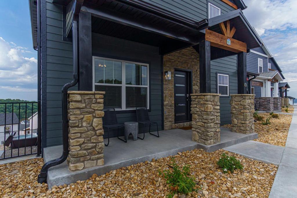 Putting Green-table Rock View-$400 Of Free Tickets-super Location-hot Tub! *