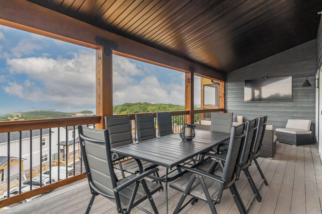 Putting Green-table Rock View-$400 Of Free Tickets-super Location-hot Tub! Holiday home