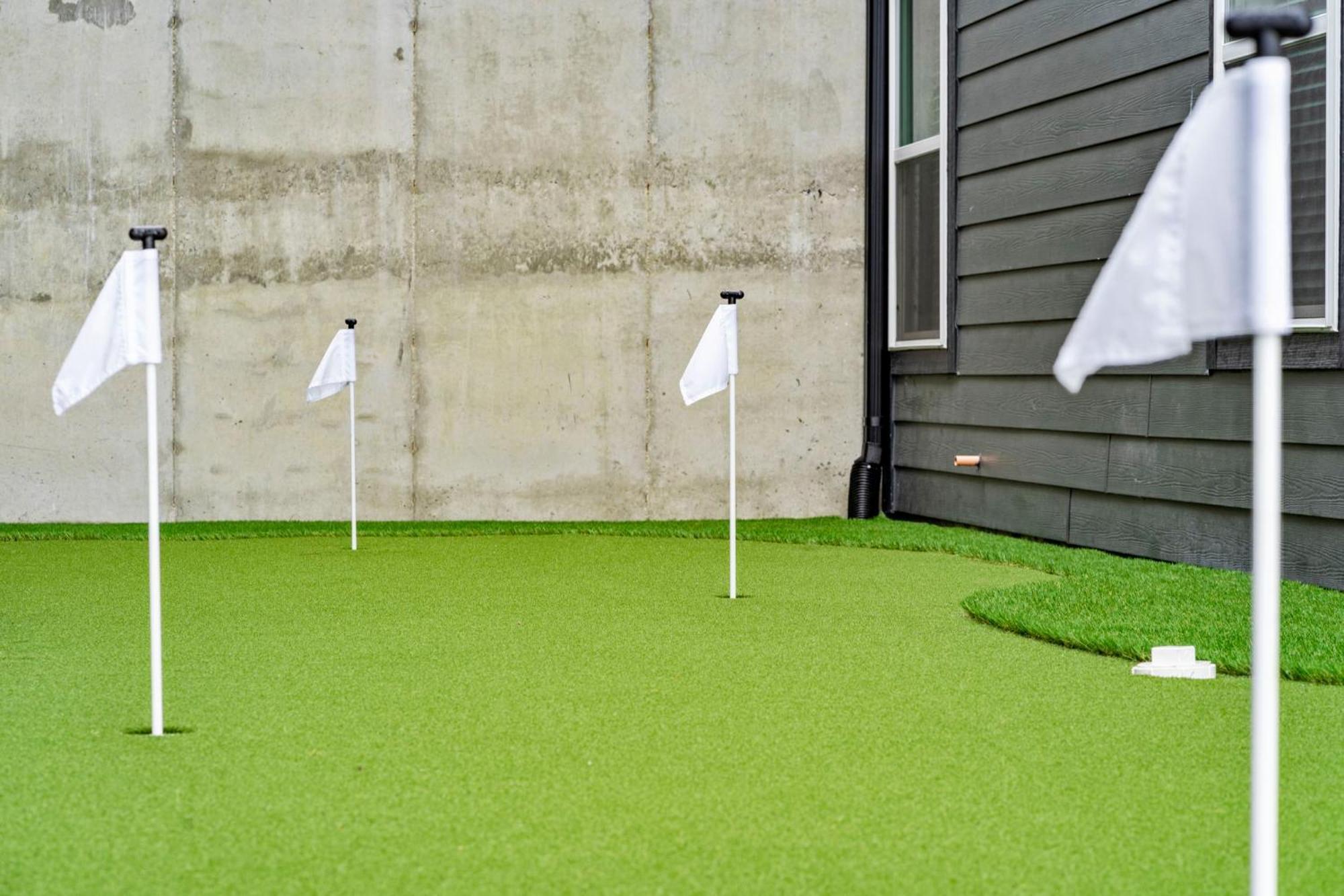 Putting Green-table Rock View-$400 Of Free Tickets-super Location-hot Tub! *
