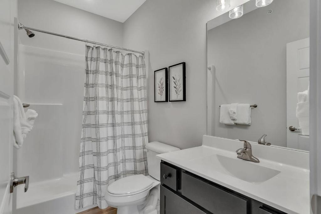 Putting Green-table Rock View-$400 Of Free Tickets-super Location-hot Tub! *