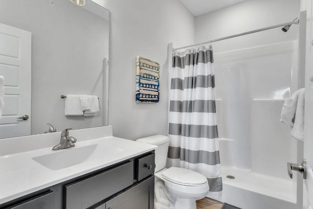 Holiday home Putting Green-table Rock View-$400 Of Free Tickets-super Location-hot Tub! *
