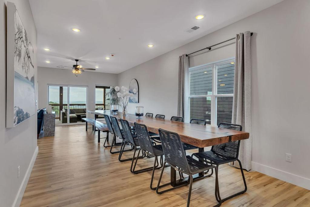 Holiday home Putting Green-table Rock View-$400 Of Free Tickets-super Location-hot Tub! *