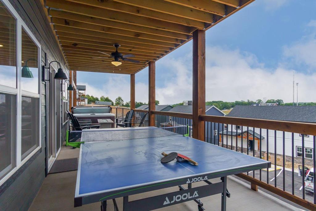 Putting Green-table Rock View-$400 Of Free Tickets-super Location-hot Tub! Holiday home Branson