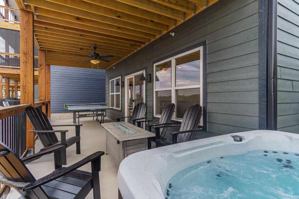 Holiday home Putting Green-table Rock View-$400 Of Free Tickets-super Location-hot Tub! Branson