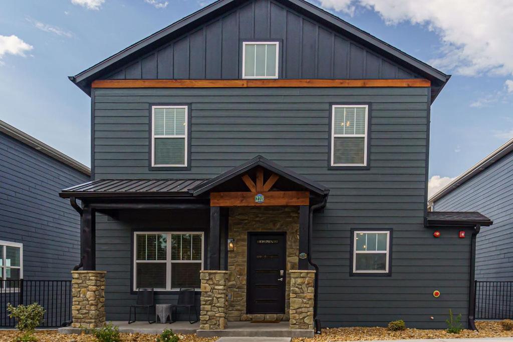 Putting Green-table Rock View-$400 Of Free Tickets-super Location-hot Tub! Holiday home