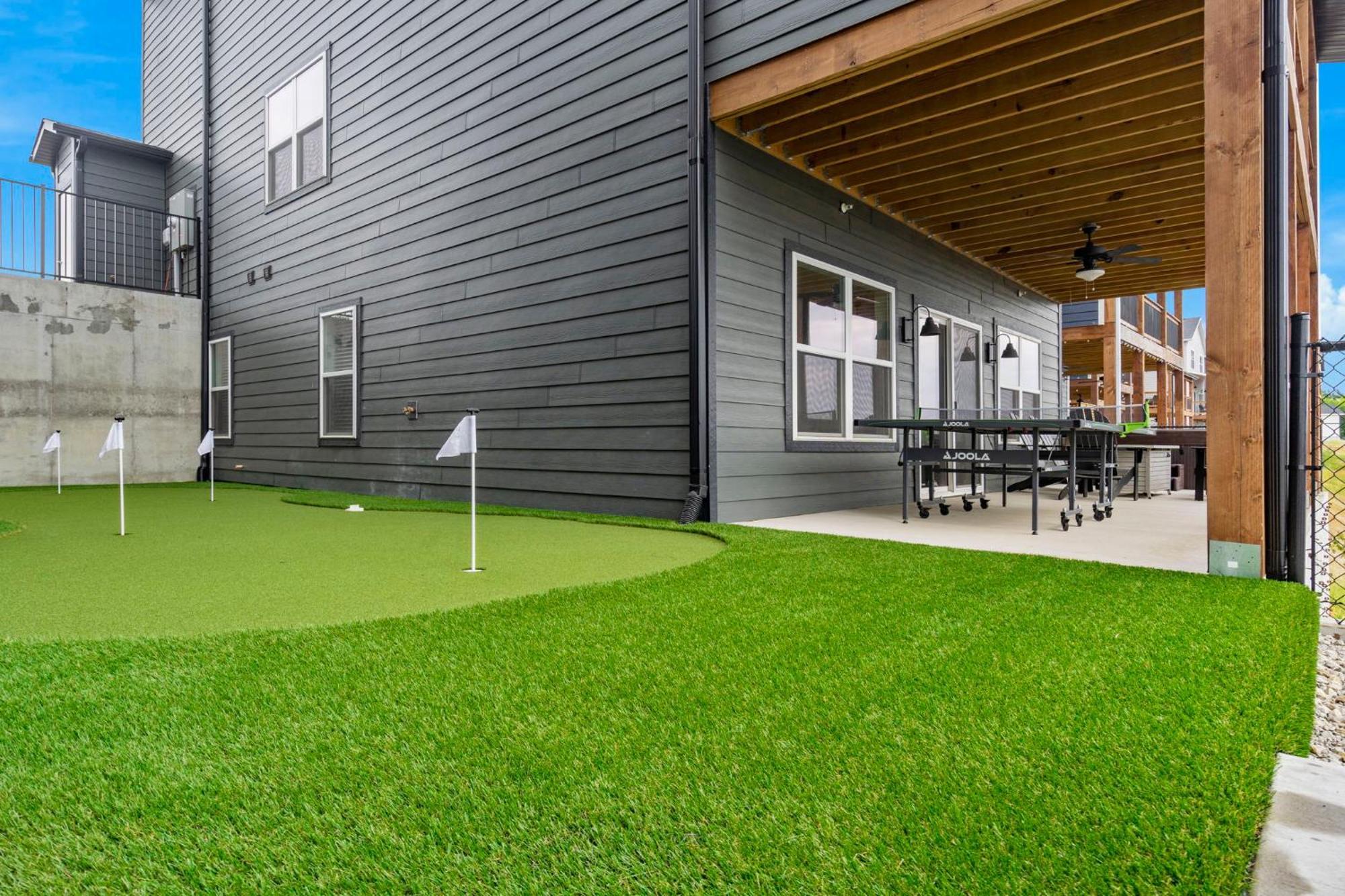 Putting Green-table Rock View-$400 Of Free Tickets-super Location-hot Tub! * Branson