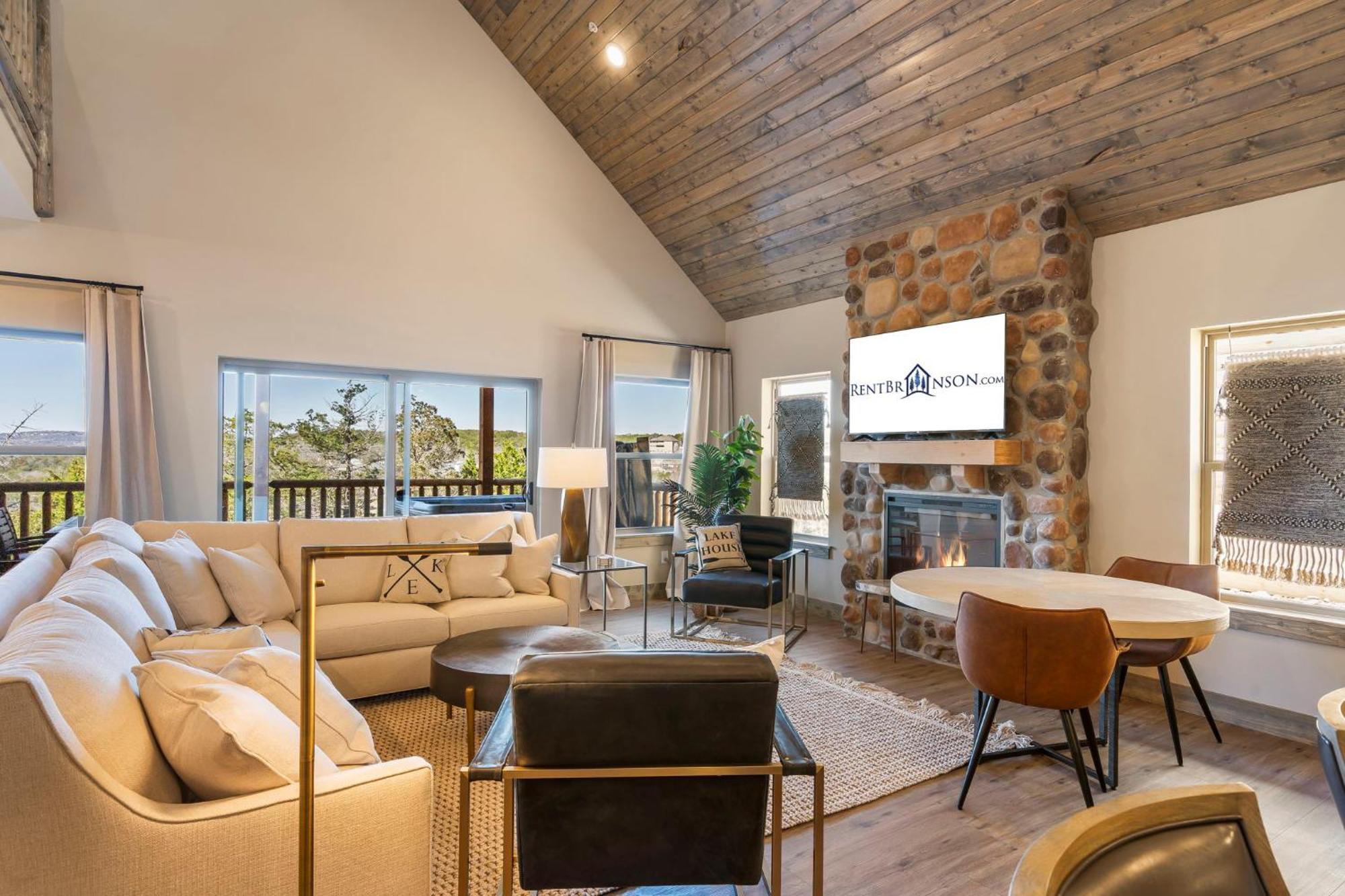 New Log Cabin, Pvt Hot Tub, Free Daily Activities, Shuffleboard, Arcade Holiday home