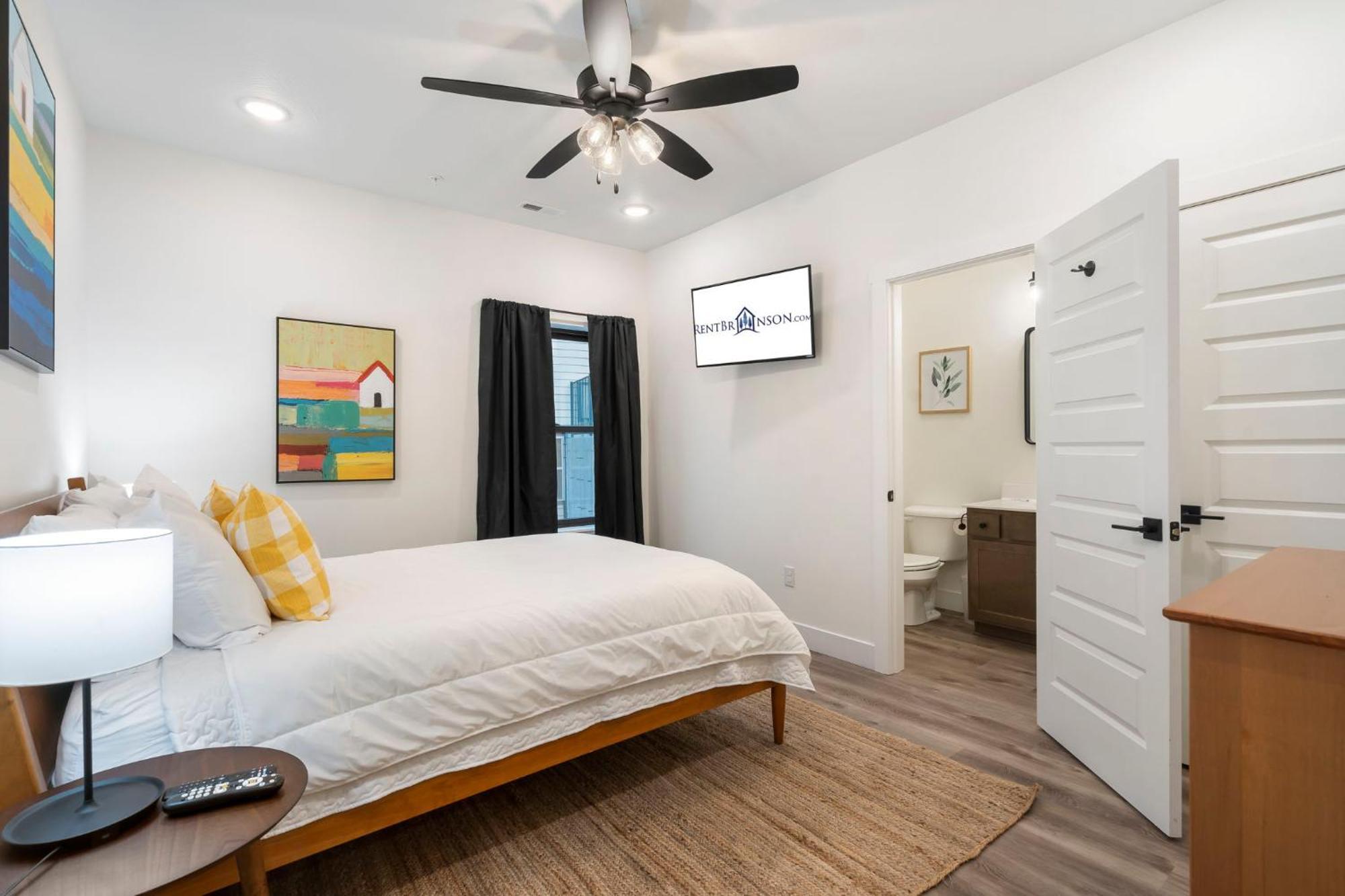 Holiday home Gorgeous Views, $400 Daily Local Activities, Community Amenities, Near Sdc!