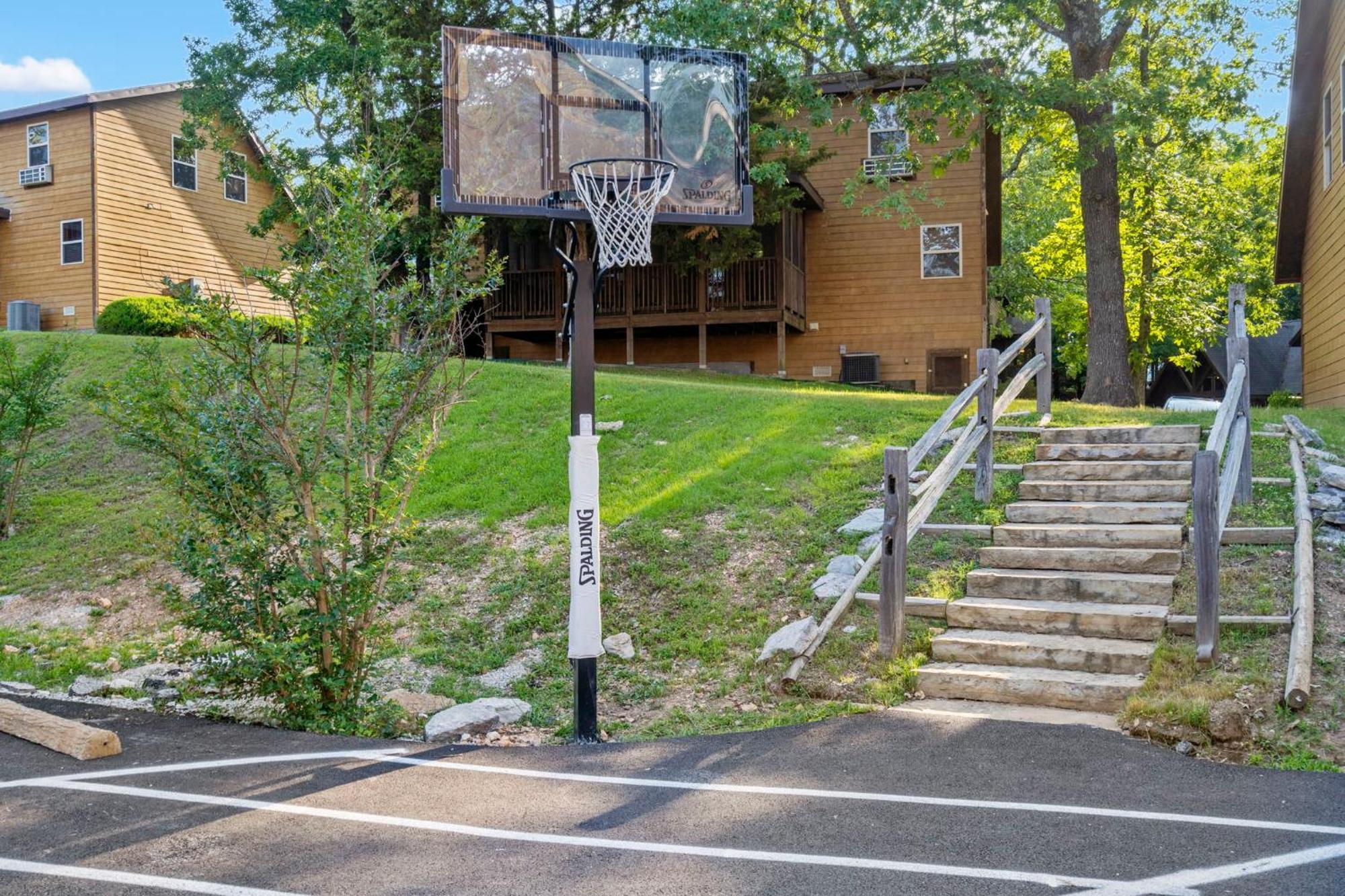 Holiday home Gorgeous Views, $400 Daily Local Activities, Community Amenities, Near Sdc! Branson