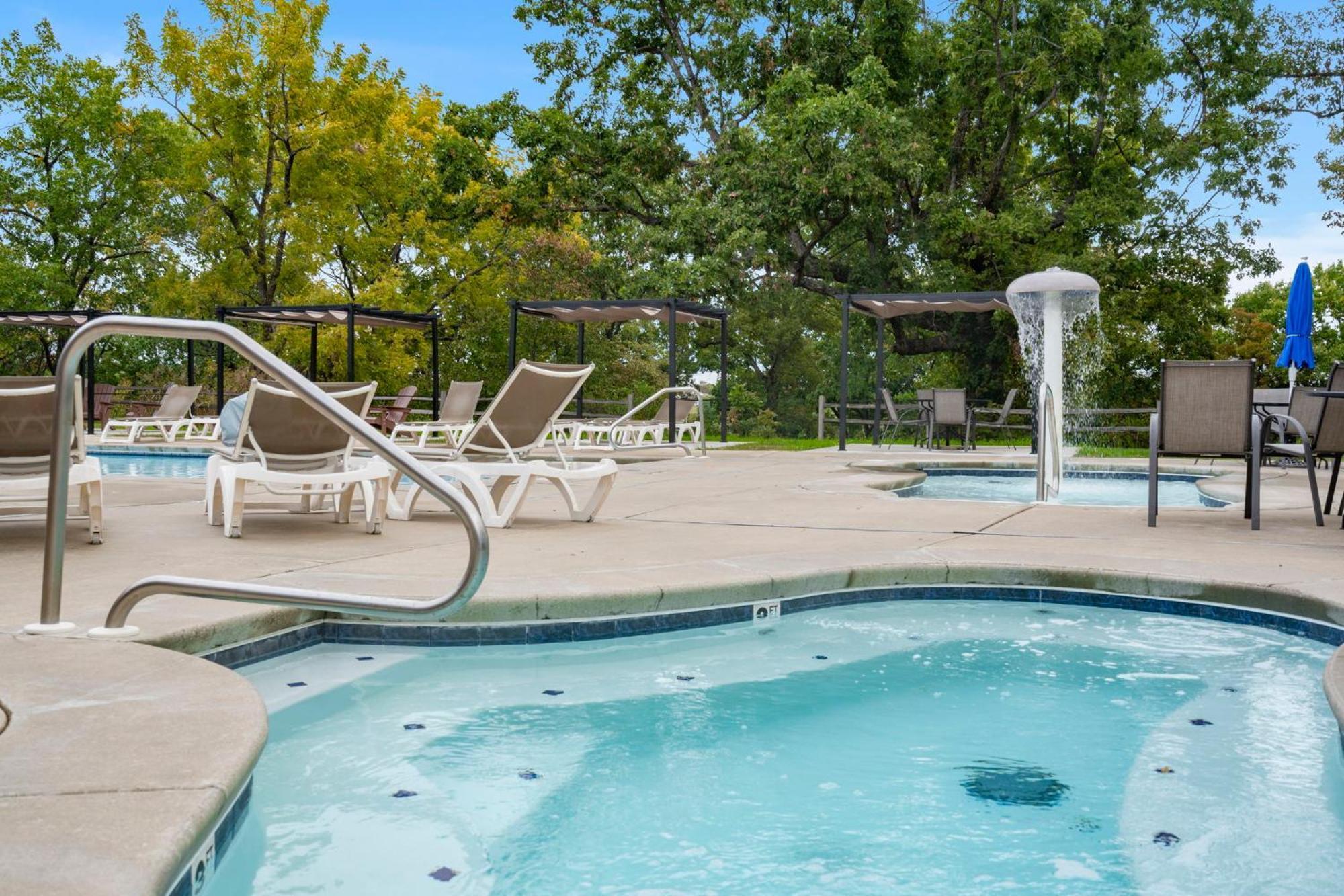 Gorgeous Views, $400 Daily Local Activities, Community Amenities, Near Sdc! Holiday home Branson