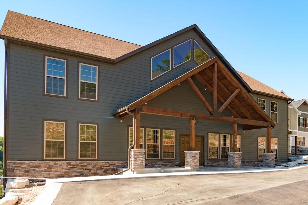 Pvt Indoor Pool-basketball Court-theatre & Hot Tub-games-sleeps 46-table Rock View-free Tickets