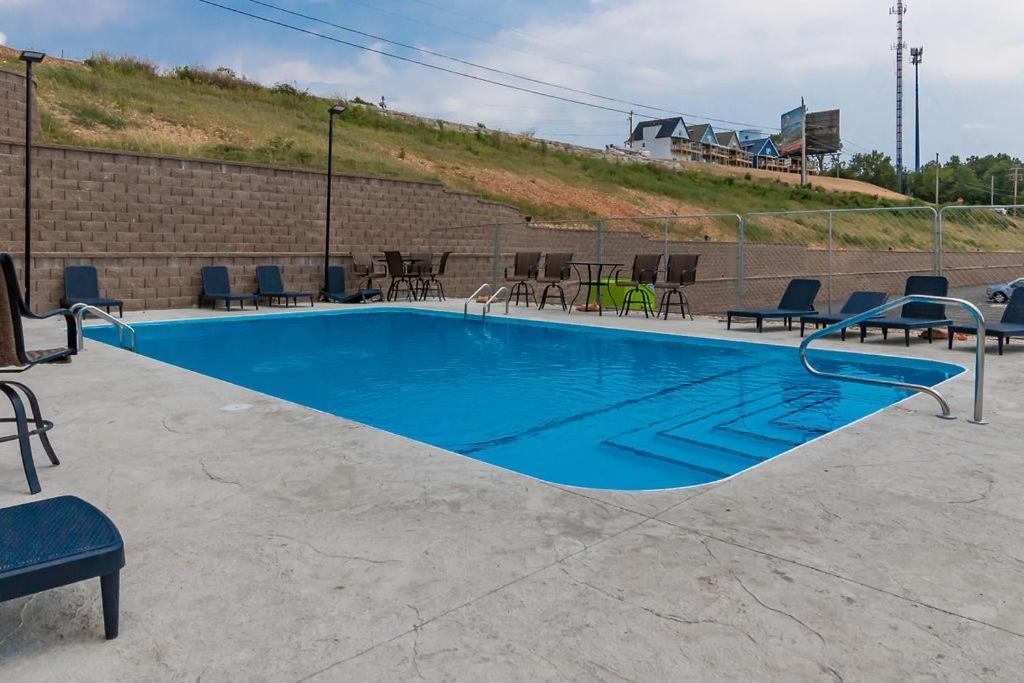 Pvt Indoor Pool-basketball Court-theatre & Hot Tub-games-sleeps 46-table Rock View-free Tickets Holiday home