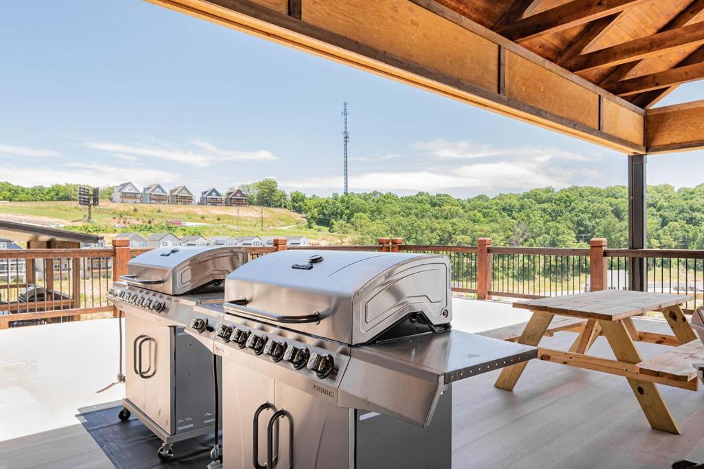 Pvt Indoor Pool-basketball Court-theatre & Hot Tub-games-sleeps 46-table Rock View-free Tickets * Branson